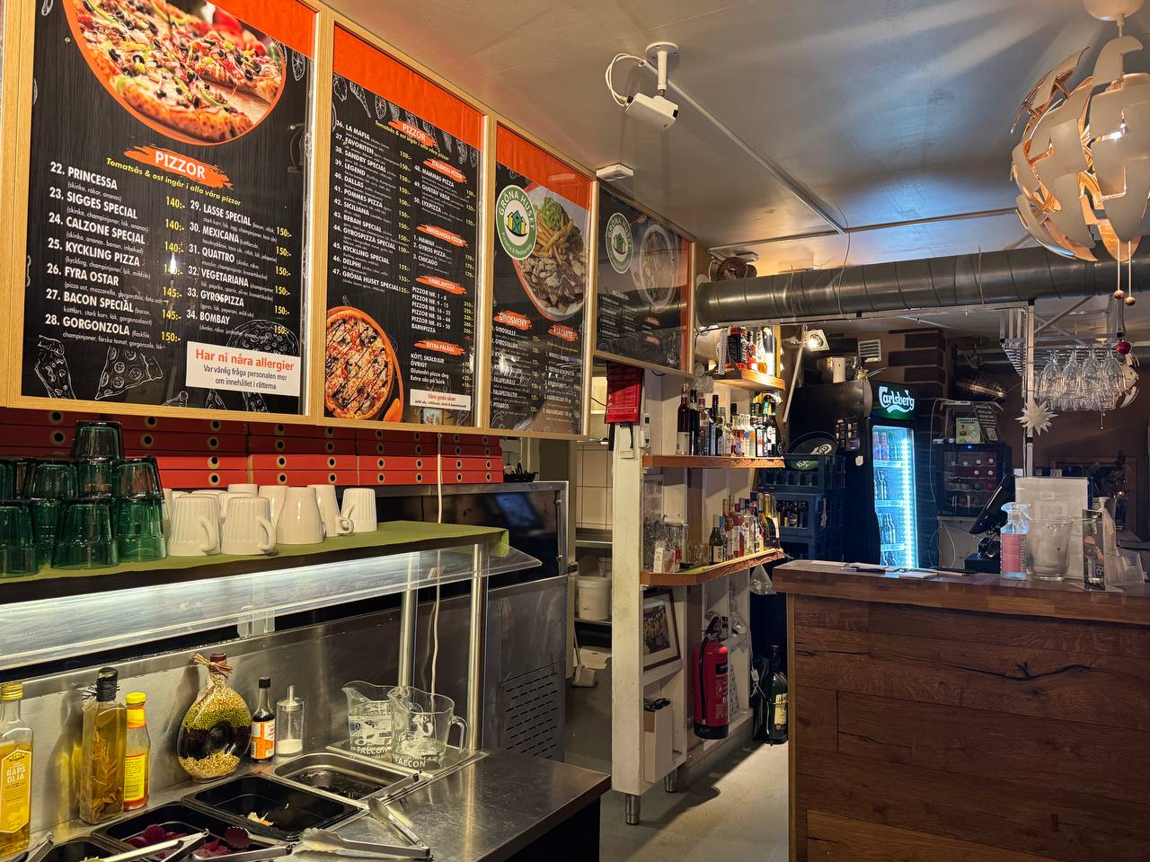 Kassan och pizzamenyn i Gröna Huset